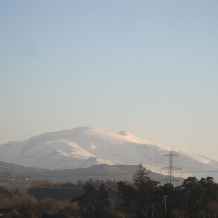 Groeslon Ty Mawr B & B Llanddeiniolen Bagian luar foto