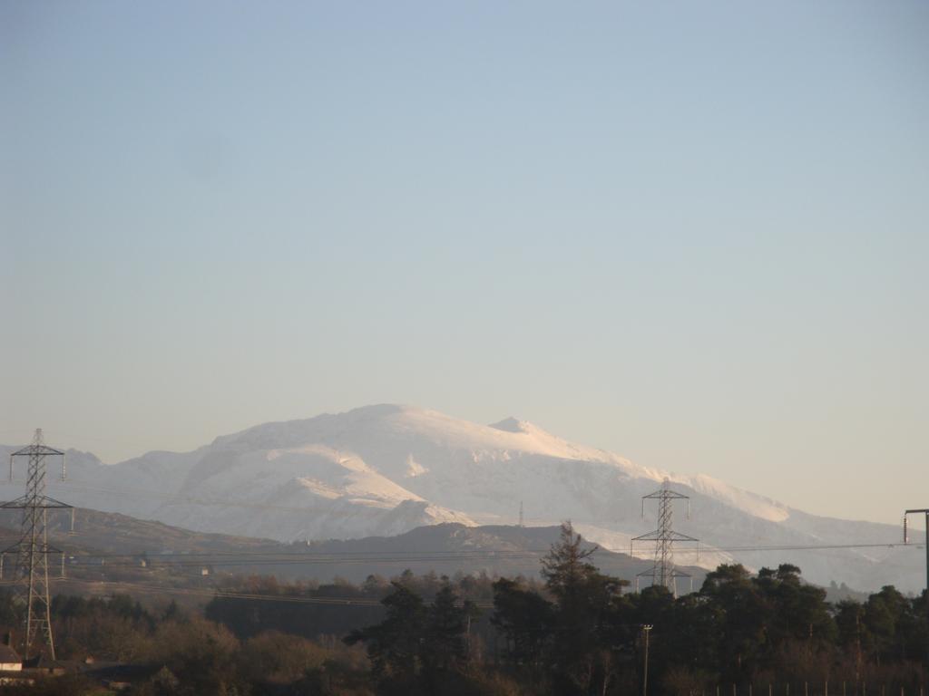 Groeslon Ty Mawr B & B Llanddeiniolen Bagian luar foto